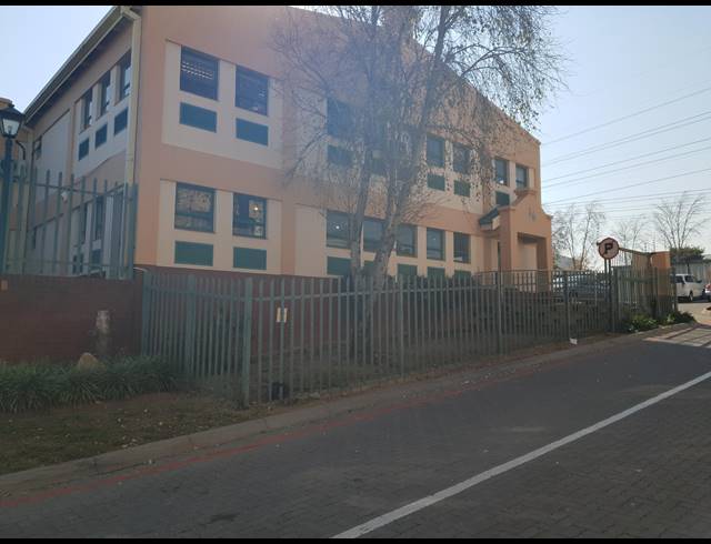893M² WAREHOUSE SOLD IN LINBRO PARK